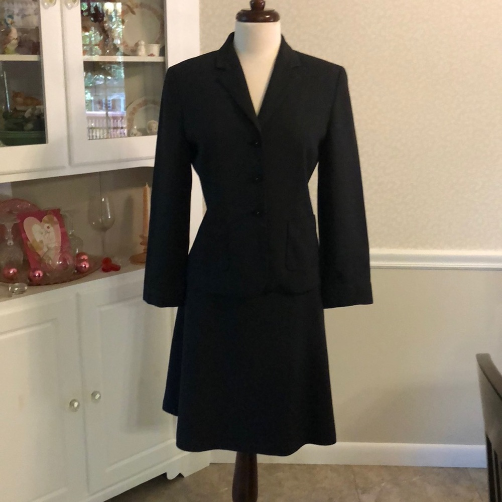 Context 2-piece suit. 7